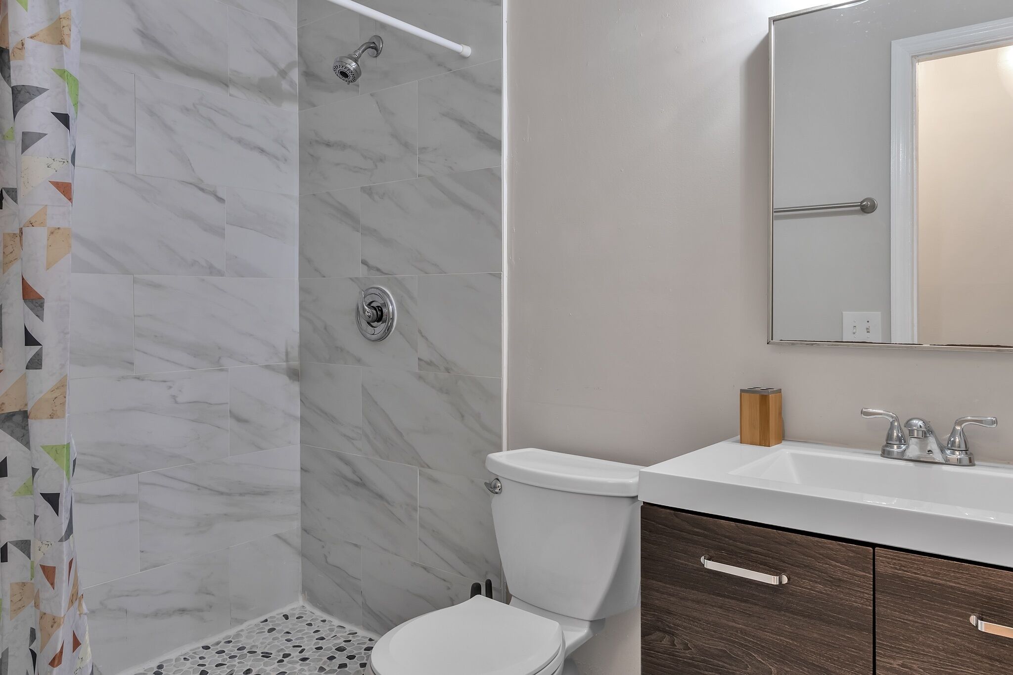 Cozy and Peaceful - Great Outdoor space by RedAwning