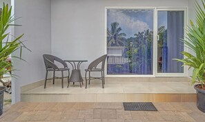 Habitación Deluxe | Escritorio, tabla de planchar con plancha, ropa de cama