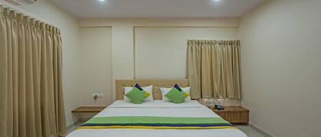 Standardværelse | Skrivebord, strygejern/strygebræt, sengetøj