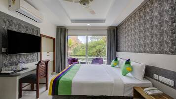 Deluxe Double Room | Desk, iron/ironing board