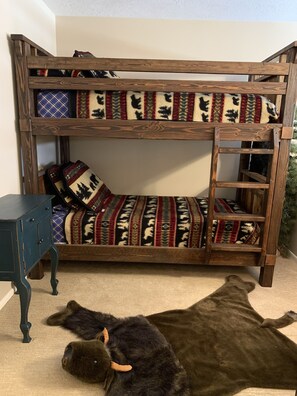 3 Schlafzimmer, Reisekinderbett, kostenloses WLAN, Bettwäsche