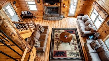 Televisión y chimenea