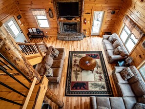 Televisión y chimenea