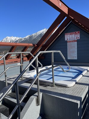 Tina de hidromasaje al aire libre