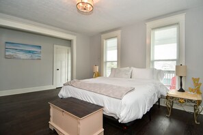 4 habitaciones, tabla de planchar con plancha, wifi y ropa de cama 