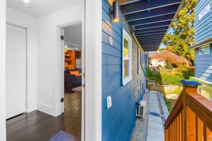 Vista frontal de la propiedad