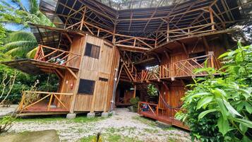 Traditional Tree House | Wi-fi percuma, cadar katil