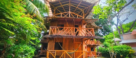 Traditional Tree House | Free WiFi, bed sheets