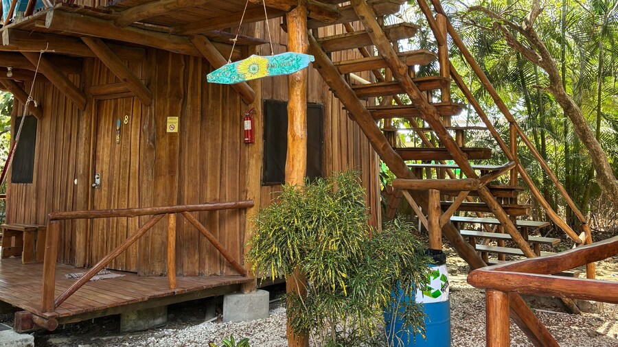 Don Jons Lodge -Surf & Yoga