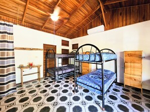 Dormitório compartilhado clássico, em dormitório misto | Wi-Fi de cortesia, roupa de cama