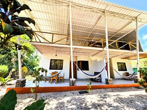 Apartamento conforto, 2 quartos | Wi-Fi de cortesia, roupa de cama