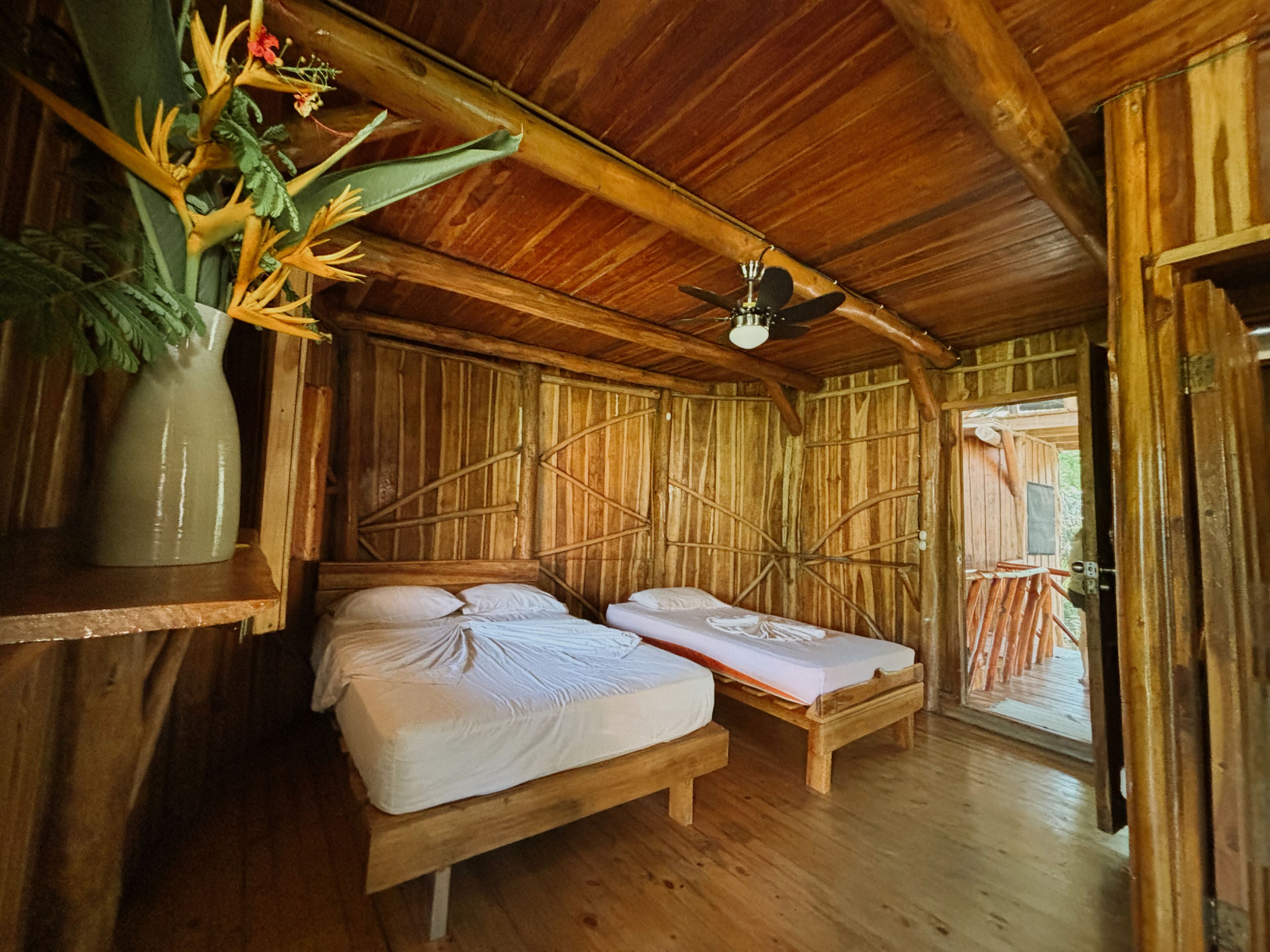 Traditional-Baumhaus | Kostenloses WLAN, Bettwäsche