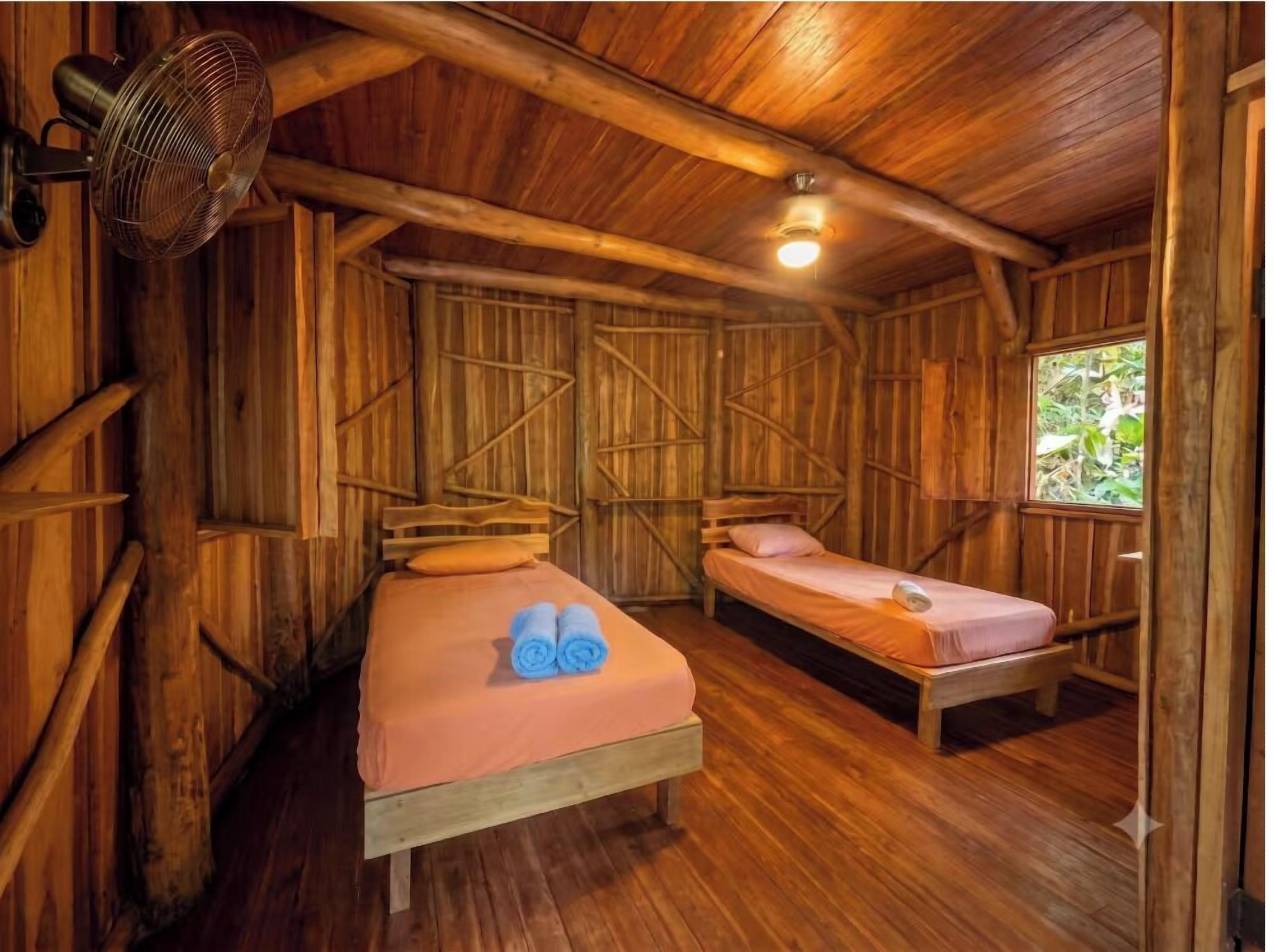 Traditional Tree House | Free WiFi, bed sheets