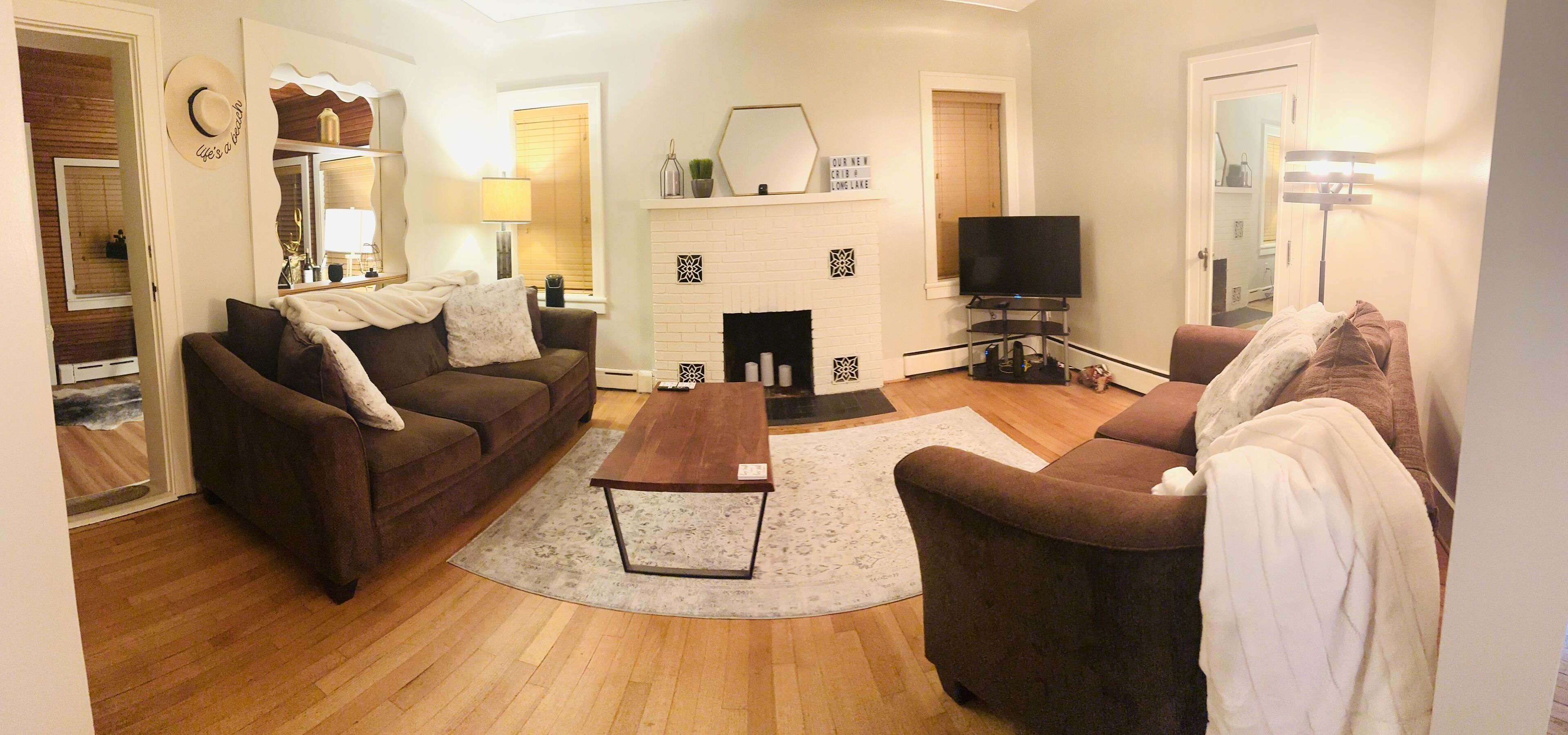 "Hale" of a Get - Away! Charming lakefront cottage on all sports Long Lake.