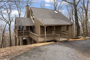 A two-story cabin with a balcony, a chimney, and a porch. - Beautiful Views, Arcade, Shuffleboard, Pinball, 4BR 3BA - 3 King Beds (Big Canoe)