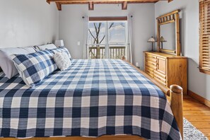 4 habitaciones, tabla de planchar con plancha y cuna de viaje 