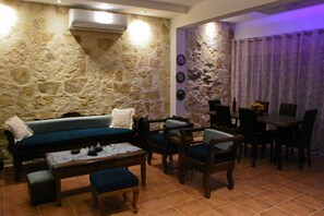 Interior - Villa Evdokia II Enjoy a relaxing family vacation in this house (Ανάληψη)