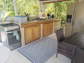 Refrigerador, microondas, horno, placa de cocina