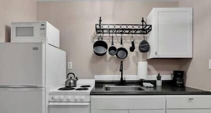 Hillside Hideaway • Fast Wifi • Hot Tub