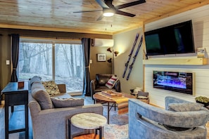 TV, fireplace - Perfect Beech Mtn Basecamp> Hike, Bike, Relax (Beech Mountain)