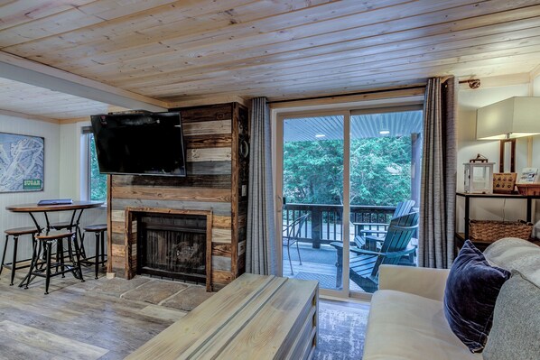 Télévision, cheminée