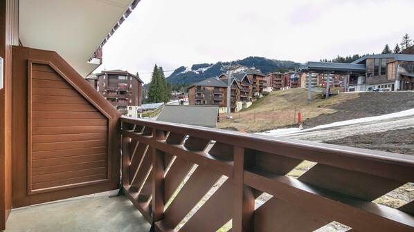 Property grounds - Apt 4/6 ppl, with balcony, near the ski runs (Morillon)