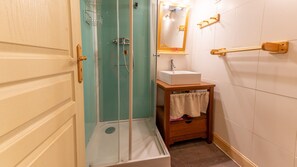 Douche, sèche-cheveux