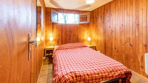 2 chambres, fer et planche à repasser