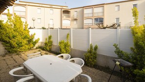 Outdoor dining - House 4/6 pers, small garden, close to the sea (Agde)
