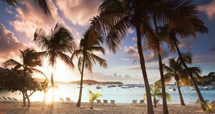 3BR budget-friendly Condo ON THE BEACH- 3 ensuite baths!