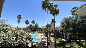 Alberca al aire libre y alberca climatizada