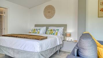 Een strijkplank/strijkijzer, gratis wifi, beddengoed