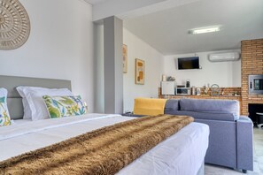 StrykjÀrn/strykbrÀda, gratis wi-fi och sÀngklÀder