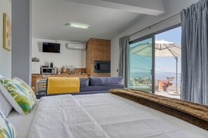 Iron/ironing board, free WiFi, bed sheets - Studio 92, a Home in Madeira (Ponta do Sol)