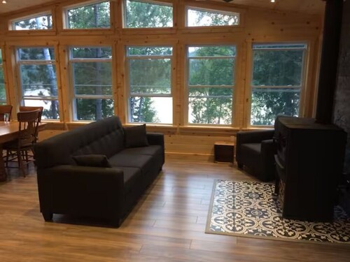 WELCOME to beautiful Sunset Point waterfront cottage!