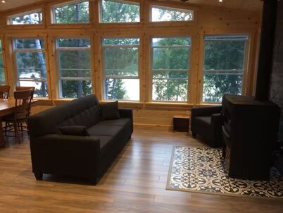 WELCOME to beautiful Sunset Point waterfront cottage!