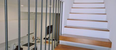 雪櫃、焗爐、洗碗機、電熱水壺