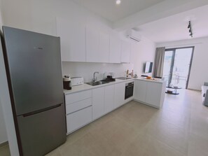 雪櫃、焗爐、洗碗機、電熱水壺