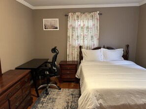 2 bedrooms, free WiFi, bed sheets - Duplex with private Entrance , A block from UBS Arena & Belmont Park, (Elmont)