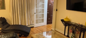 Duplex with private Entrance , A block from UBS Arena & Belmont Park,