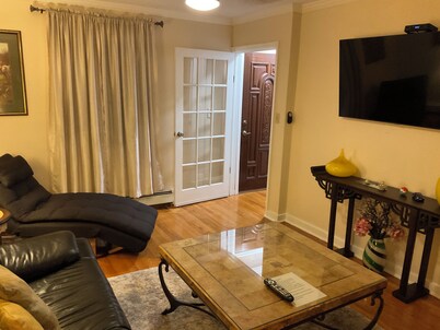 Duplex with private Entrance , A block from UBS Arena & Belmont Park,