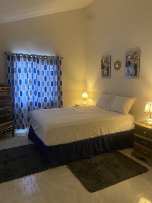 2 chambres, fer et planche à repasser, Wi-Fi, draps fournis