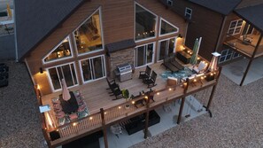 Outdoor dining - Sunnyside Haven- 7BR- Sleeps 22! Close to Silver Dollar City & Dogwood Canyon! (Township)