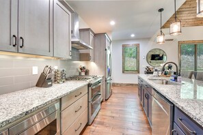 Enjoy cooking in this well-equipped kitchen with an oven, stovetop, and sink, plus a large island for extra space.