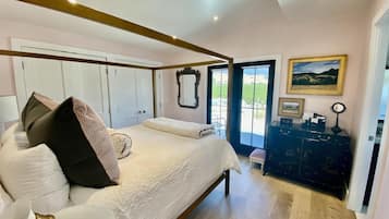 6 bedrooms, iron/ironing board, free WiFi, bed sheets