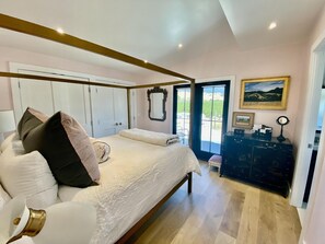 6 bedrooms, iron/ironing board, free WiFi, bed sheets