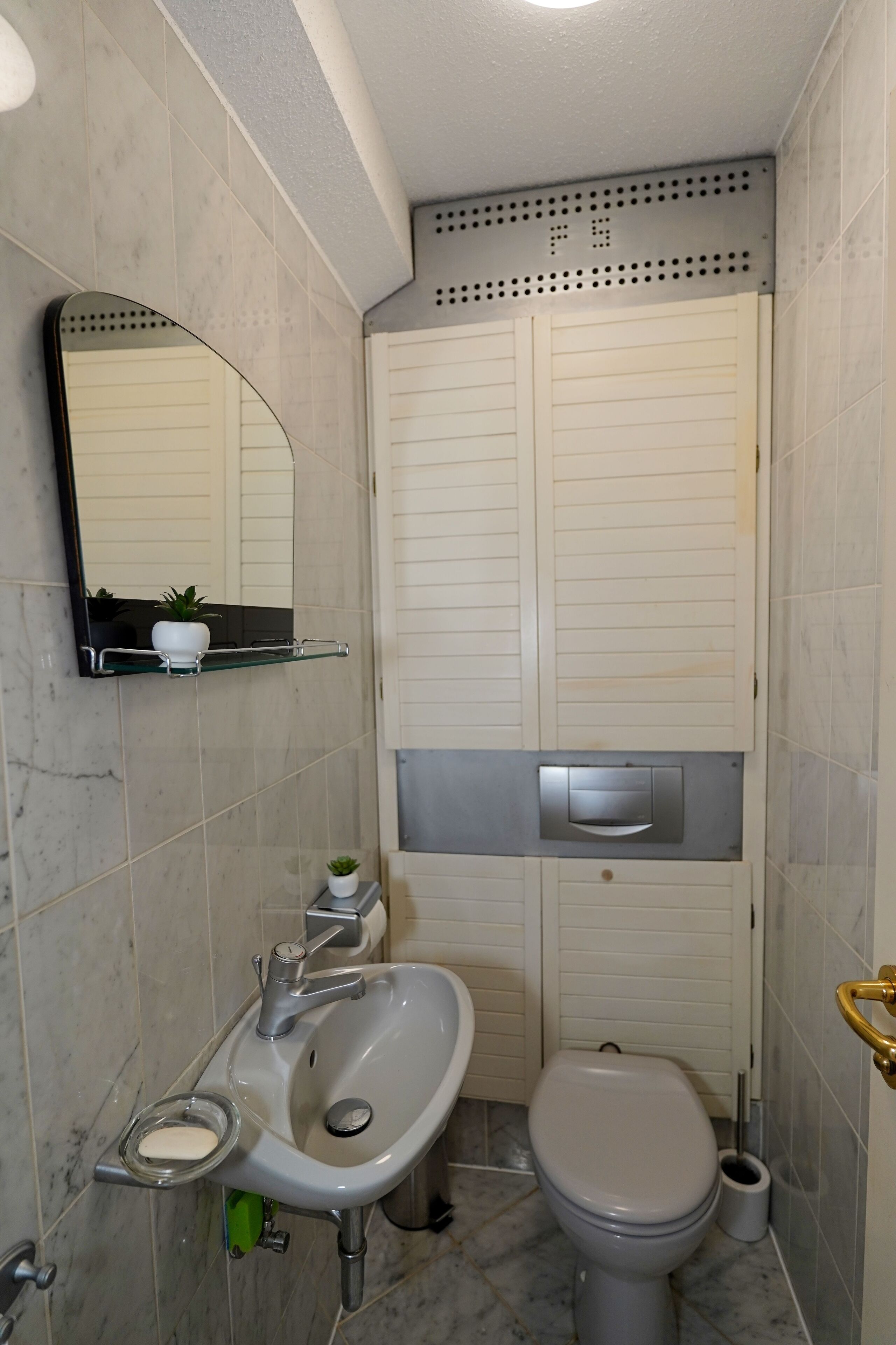 Apartment above the mountain road