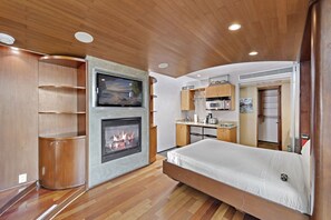 Iron/ironing board, free WiFi, bed sheets - 14 West Boutique Hotel in Laguna Beach (Laguna Beach)