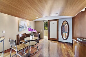 Iron/ironing board, free WiFi, bed sheets - 14 West Boutique Hotel in Laguna Beach (Laguna Beach)