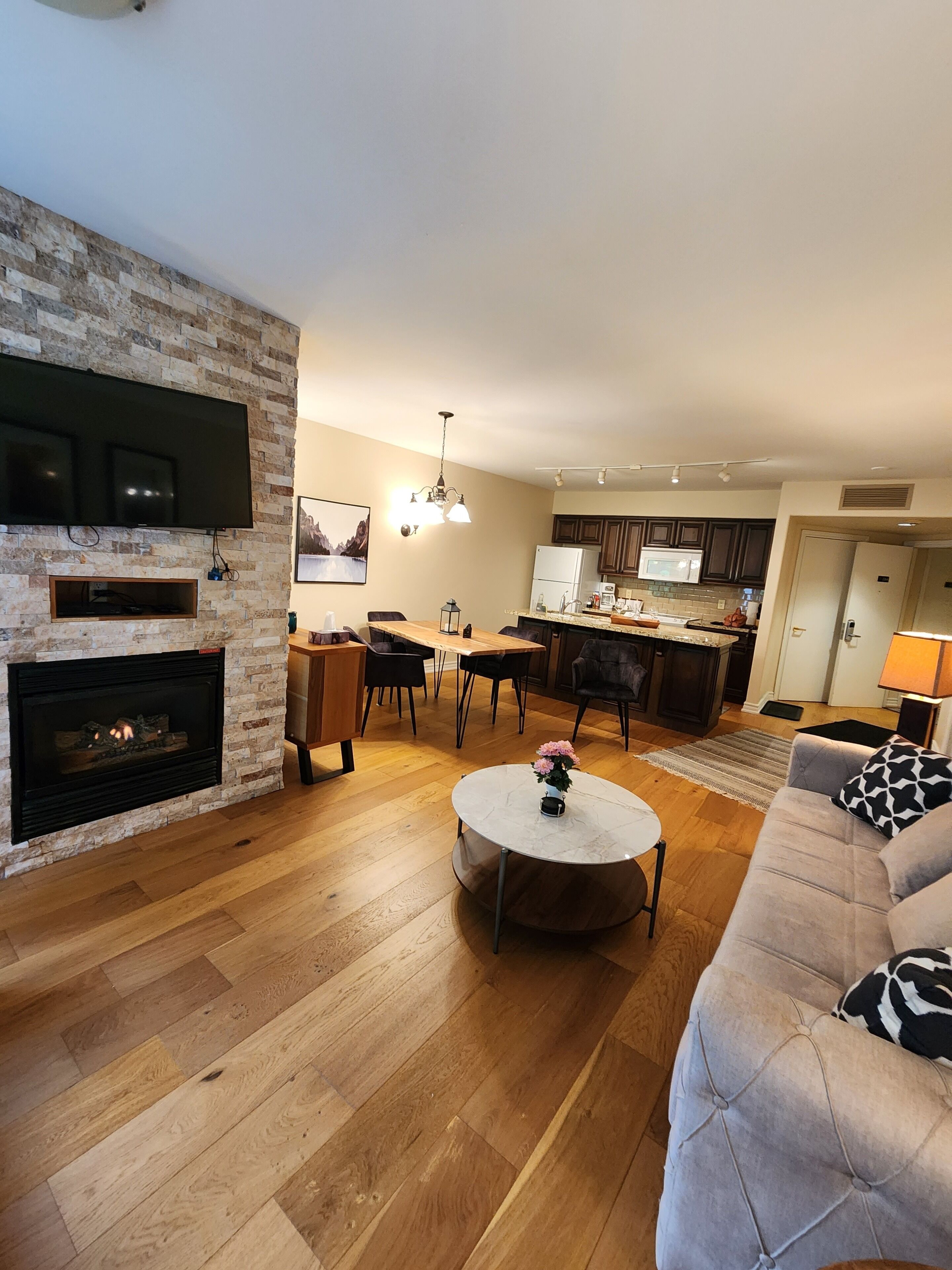 Luxe Mode One Bedroom Unit with Jacuzzi